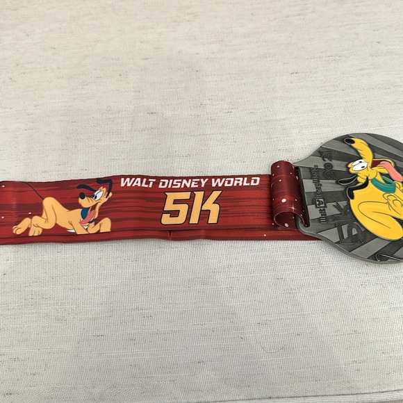 Disney World 2021 Run Disney 5k Pluto Marathon Medal - Picture 3 of 4